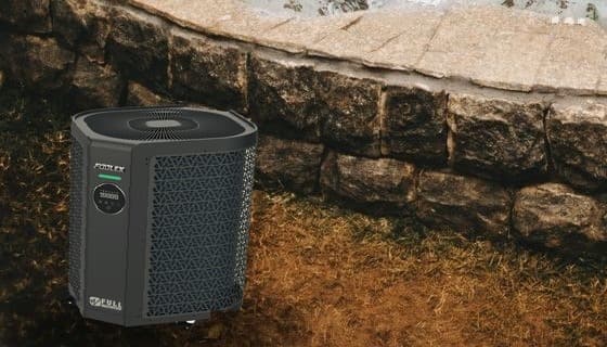 Tepelné čerpadlo Vertigo Fi2 zabírá jen úzký pruh trávníku podél zídky